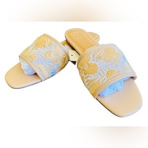 NWT Embroidered slides size 8.5 slip on Elain sandals natural everyday casual